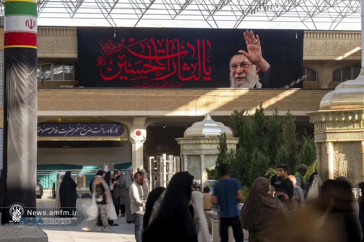 حرم کریمه اهل‌بیت (س) در آستانه مراسم چهلمین روز تدفیت رهبر شهید انقلاب