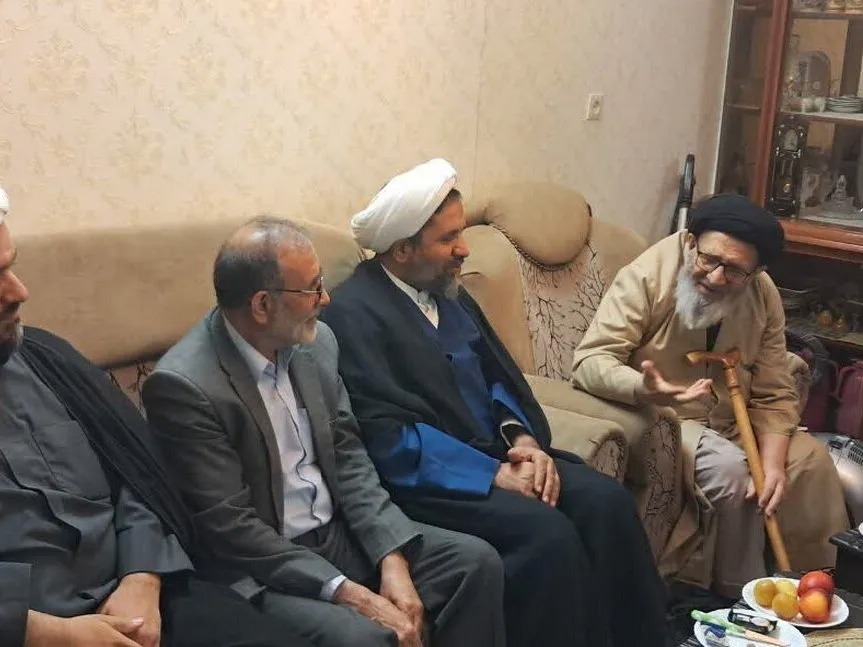 تجلیل نمایندگان آیت الله اعرافی از استاد و ممتحن پیشکسوت حوزه علمیه قم