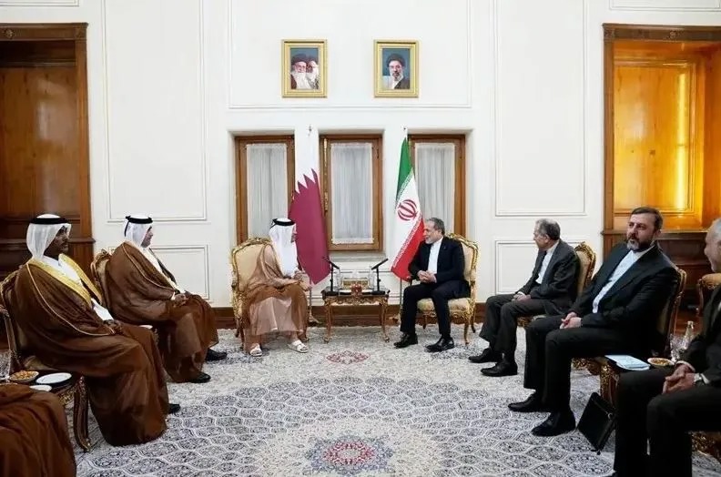 دیدار وزیر خارجه قطر با عراقچی در تهران