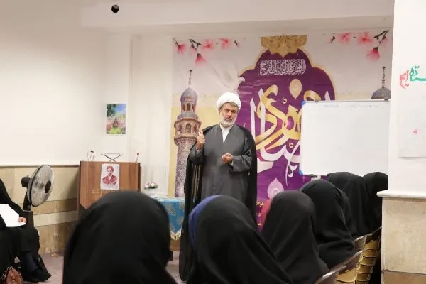 برگزاری نخستین جلسه معارف ناب ویژه طلاب خواهر شهرستان کیار + فیلم و عکس