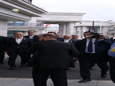 لحظاتی از دیدار صمیمانه الهام علی‌اف و پزشکیان