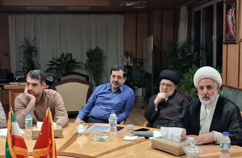 مسائل توسعه‌ای قم در نشست مجمع نمایندگان با استاندار بررسی شد