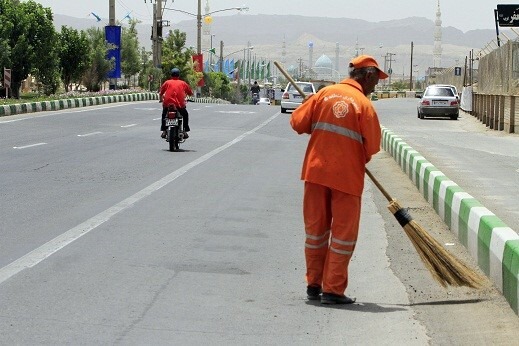 ۷۰۰ تن زباله و ۲۹ میلیون مترمربع نظافت روزانه در قم؛ هشدار درباره حوادث شغلی نیرو‌های خدماتی
