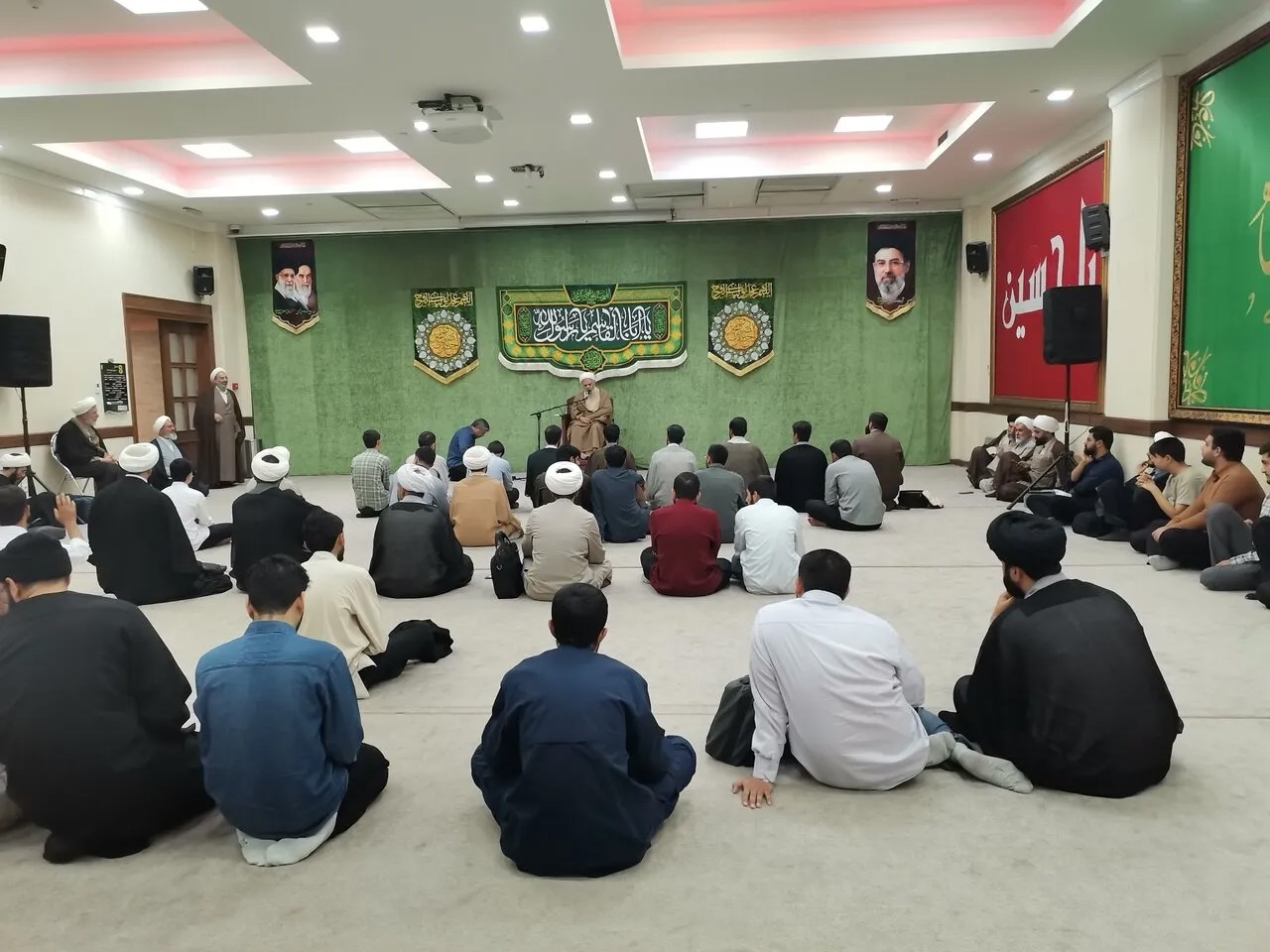 برگزاری مراسم عمامه گذاری طلاب مدرسه مدینه العلم