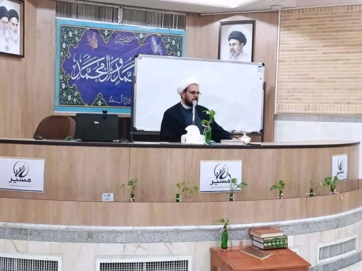 نقش استادان در تثبیت انگیزه و هویت طلبگی نسل جدید