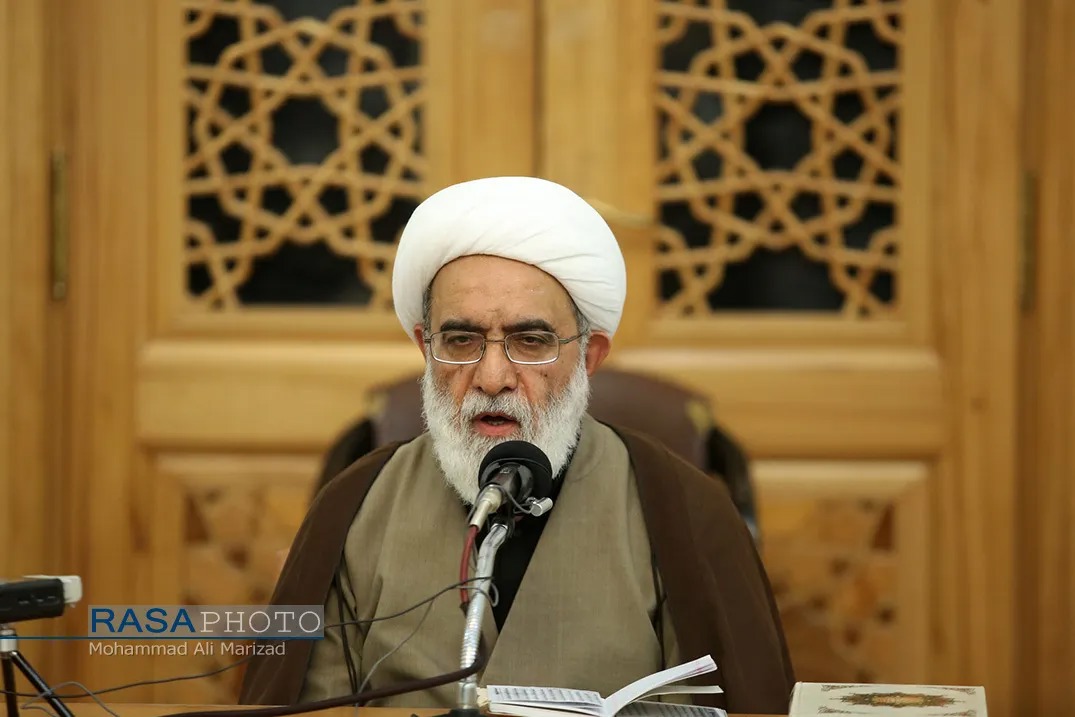 سنت‌های کارآمد حوزه نباید فراموش شود/ مدیران حوزه از رشد علمی خود غافل نشوند