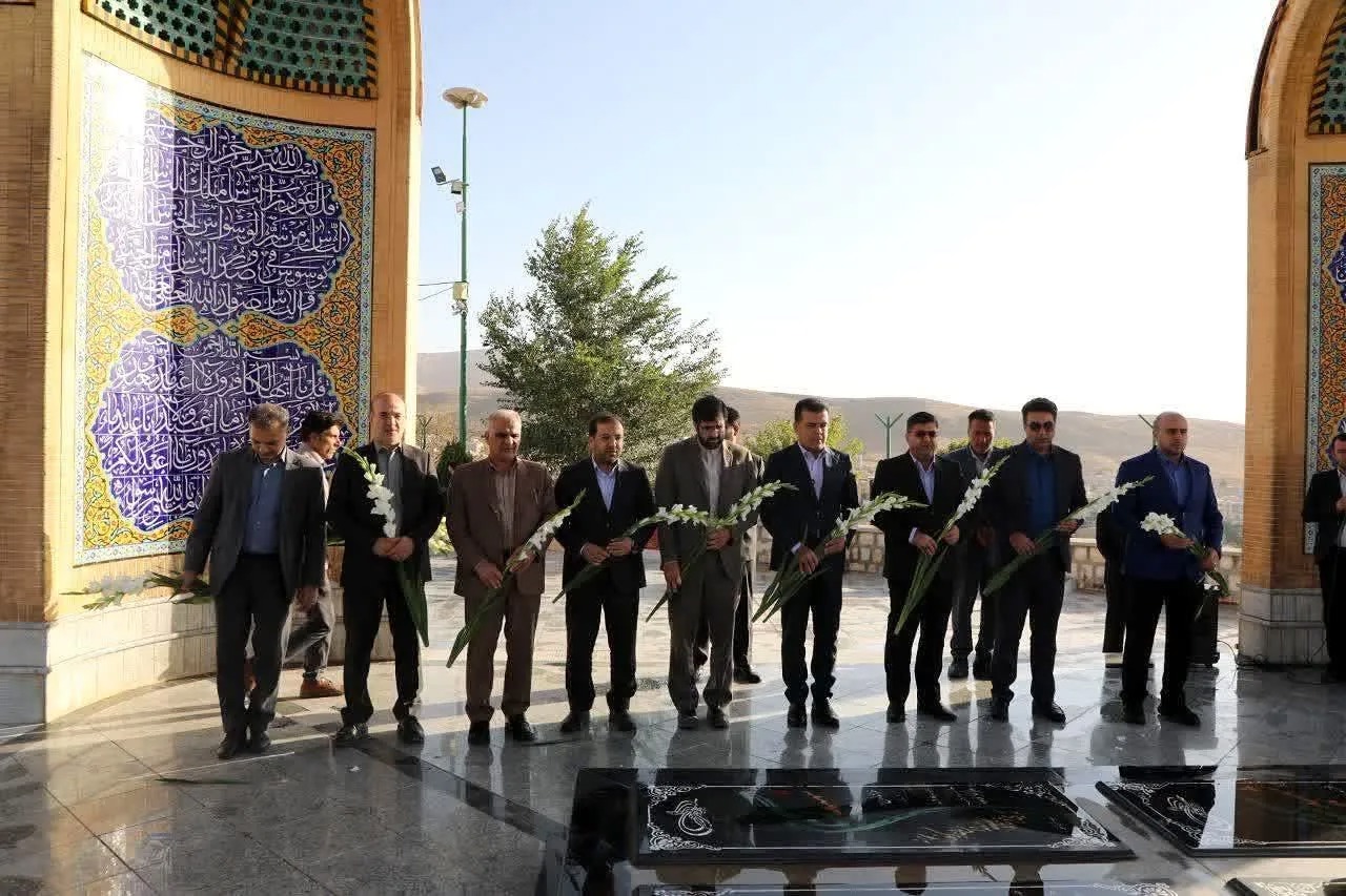 تجدید میثاق معاون رئیس‌جمهور با شهدای چهارمحال و بختیاری