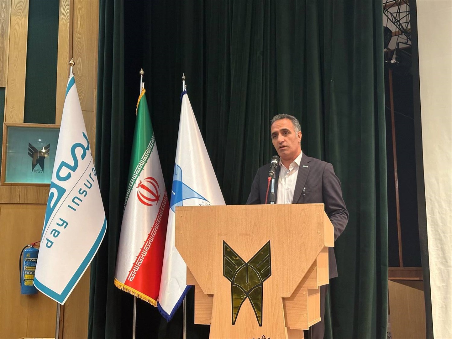 تقدیر از کارکنان دانشگاه آزاد کرج با همکاری بیمه دی/رونمایی از محصول جدید بیمه عمر