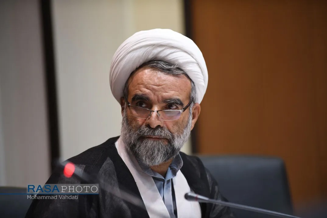 مخالفت با طرح مقابله با نفوذ بازی در زمین دشمن است