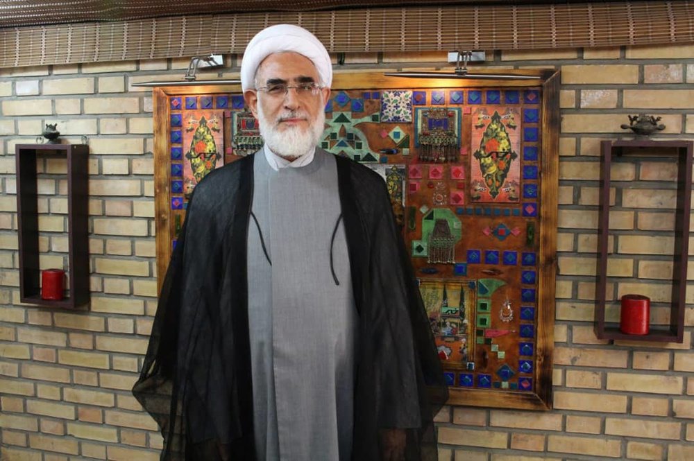 منتجب نیا: تندروها در زمان رحلت هاشمی رفسنجانی، روحانی را تهدید به مرگ کردند