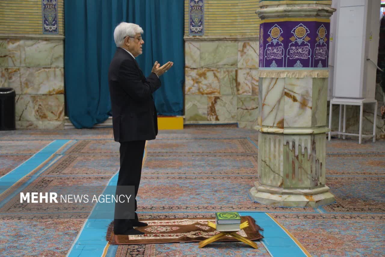 حضور معاون اول رئیس‌جمهور در مسجد مقدس جمکران