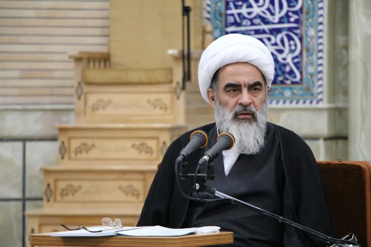 مسأله خون خواهی و انتقام رهبر شهید با جدیت پیگیری شود/ دشمن به دنبال صلح و مذاکره نیست