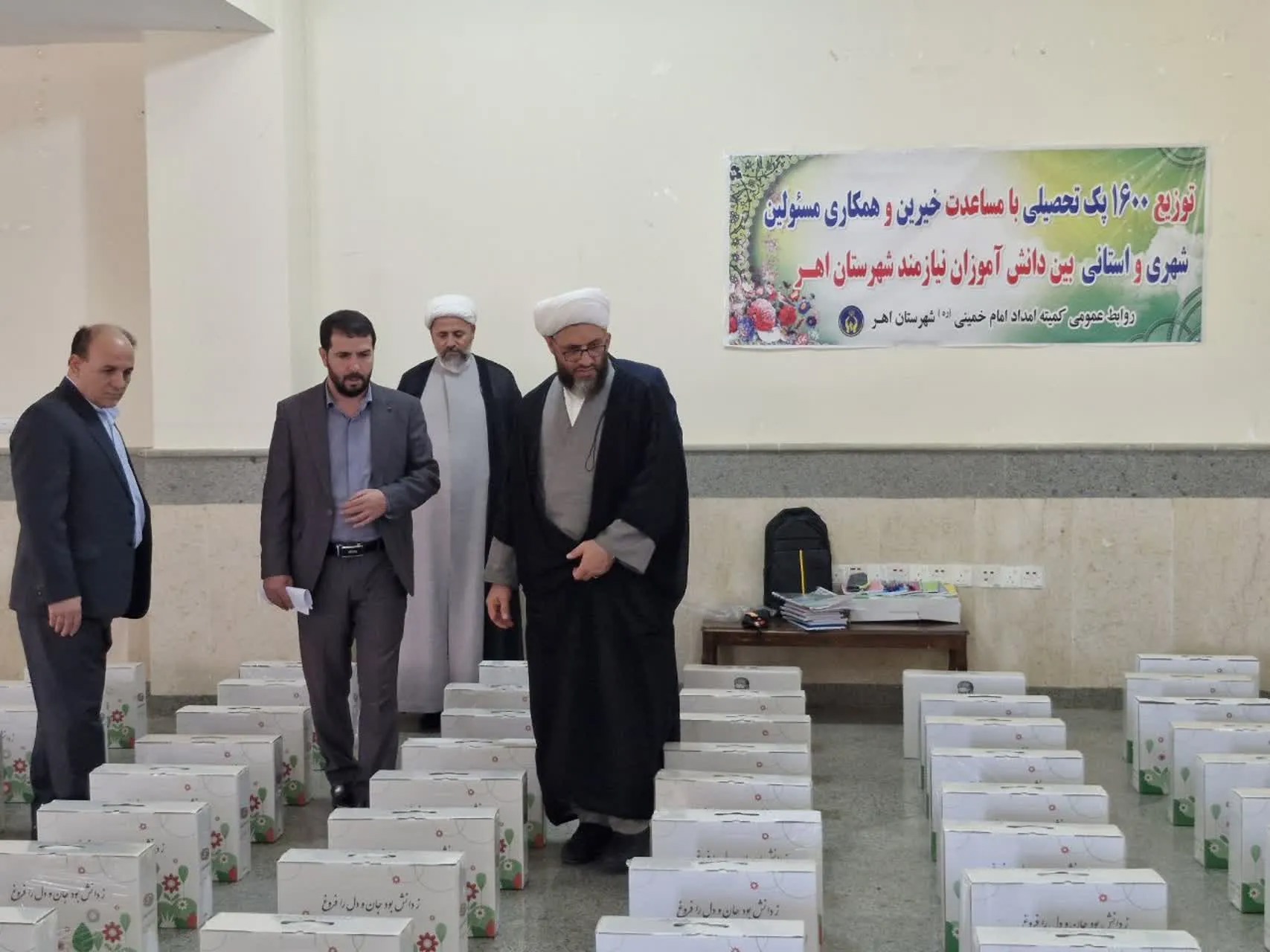 حمایت از دانش‌آموزان نیازمند، سرمایه‌گذاری برای آینده جامعه است