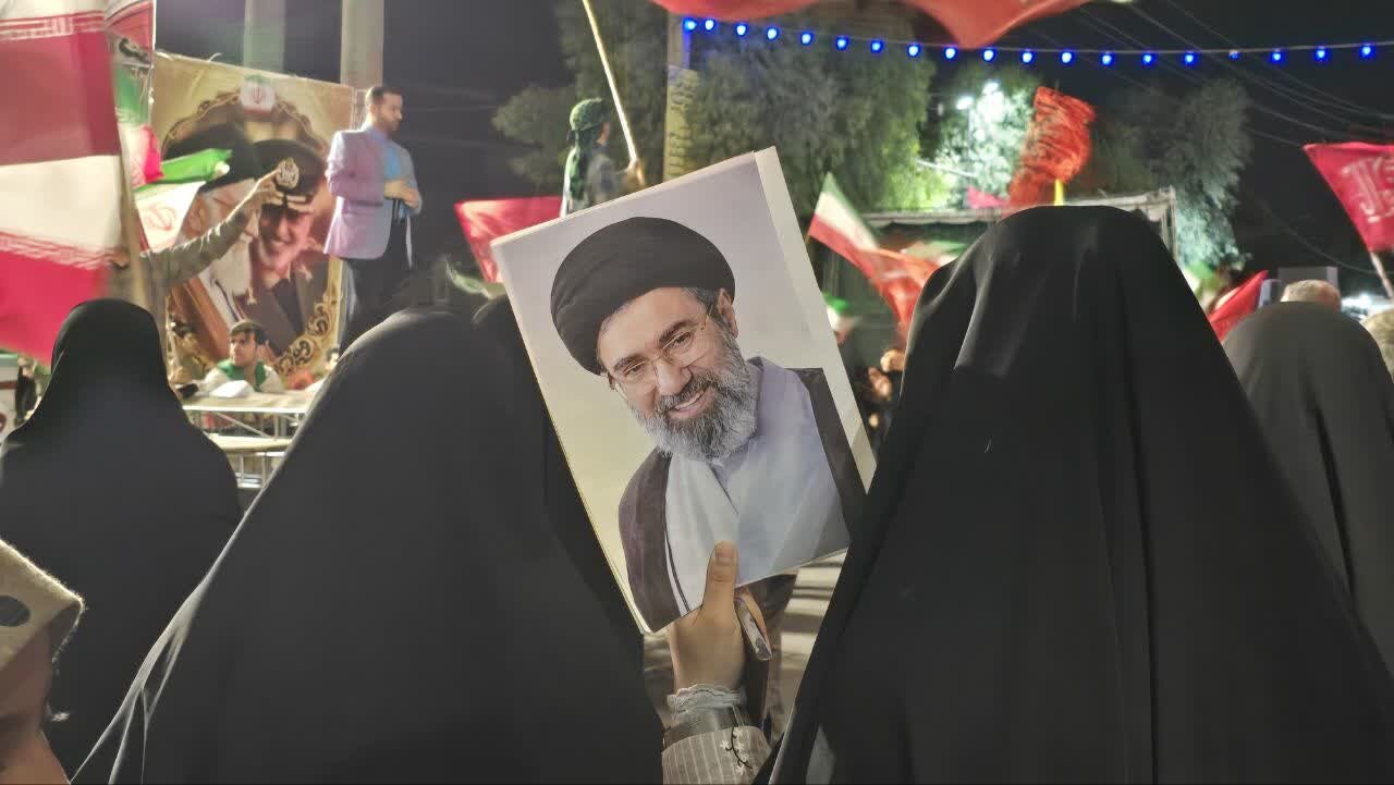 ویدیو | پیام حضور عاشقانه مردم قم در تجمعات شبانه؛ پای ایران و انقلاب ایستاده‌ایم