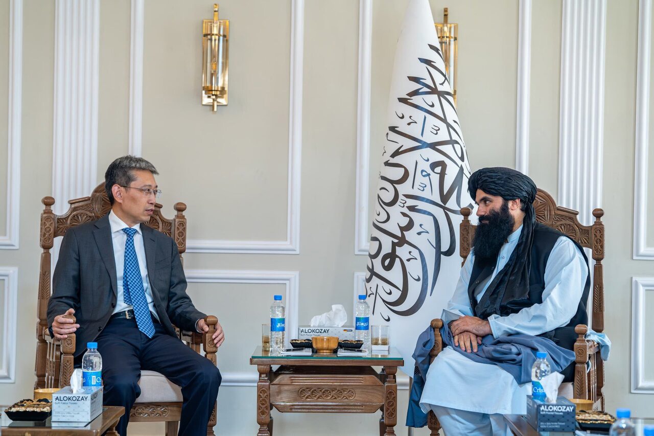 دیدار وزیر امور داخله طالبان با سفیر چین به مناسبت پایان مأموریت وی