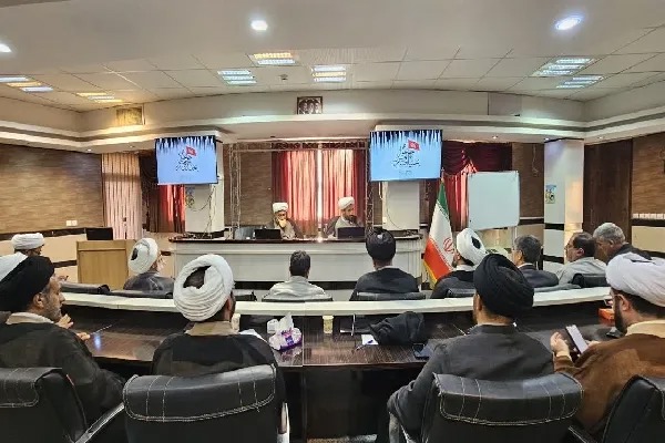 نشست نخبگانی «خون‌خواهی امام شهید» در شهرکرد برگزار شد + عکس
