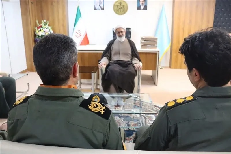 با دو F-۵ قدیمی پایگاه آمریکا را بمباران کردیم