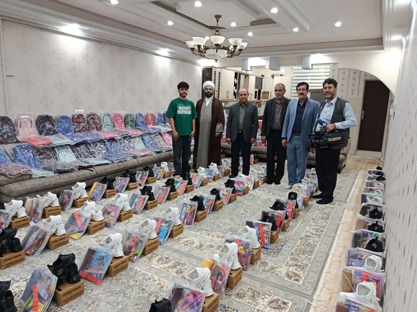 توزیع۲۰۰ بسته لوازم التحریر بین دانش‌آموزان دورود