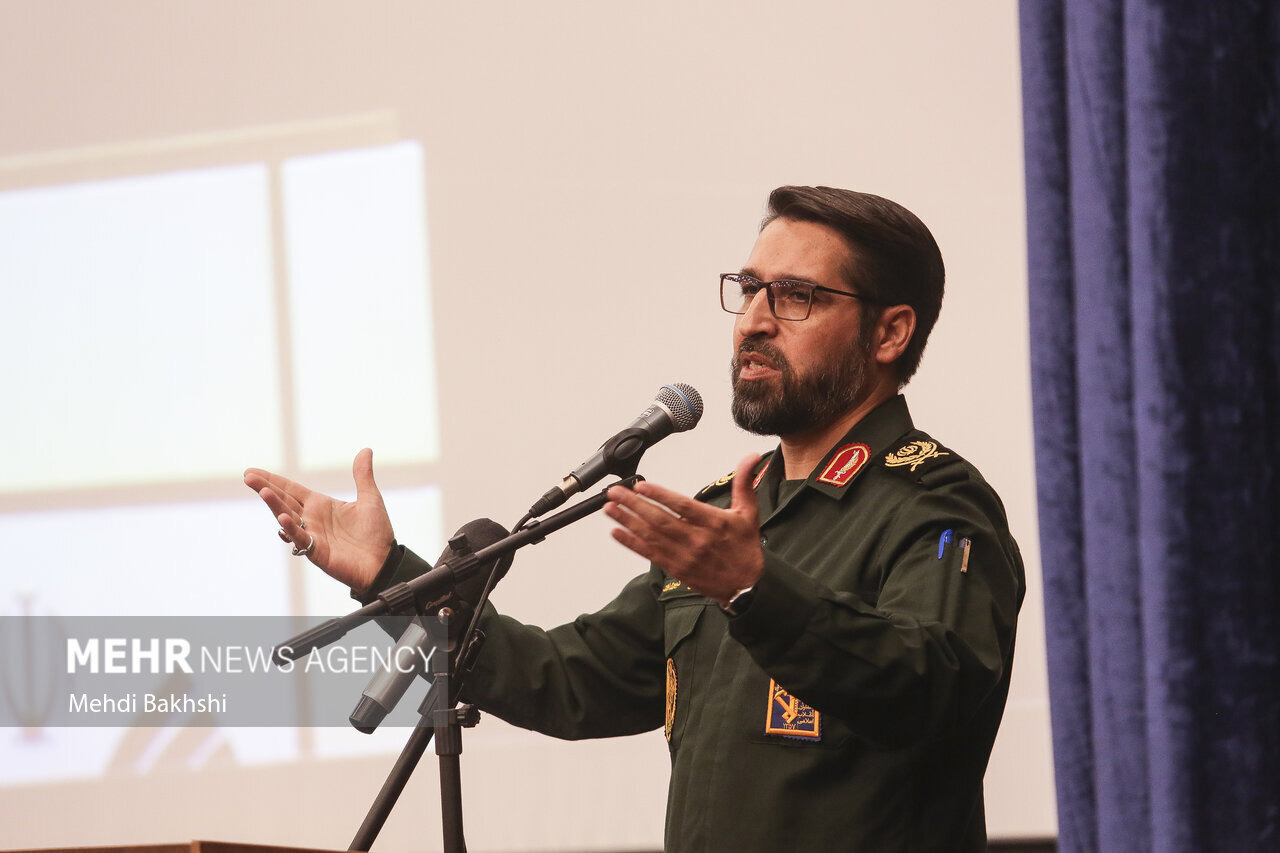 کبیری‌پور: شعر و هنر می‌تواند حماسه و انسجام اجتماعی را تداوم بخشد
