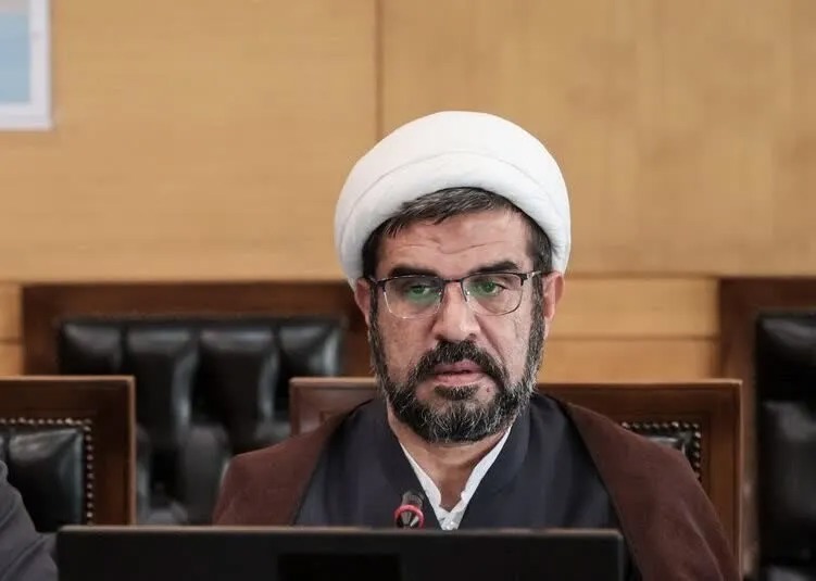 نفوذ واژگان بیگانه هویت جوانان را نشانه رفته است