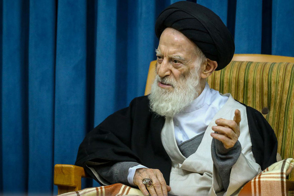 عیادت رئیس دفتر مقام معظم رهبری در قم از آیت‌الله شبیری زنجانی