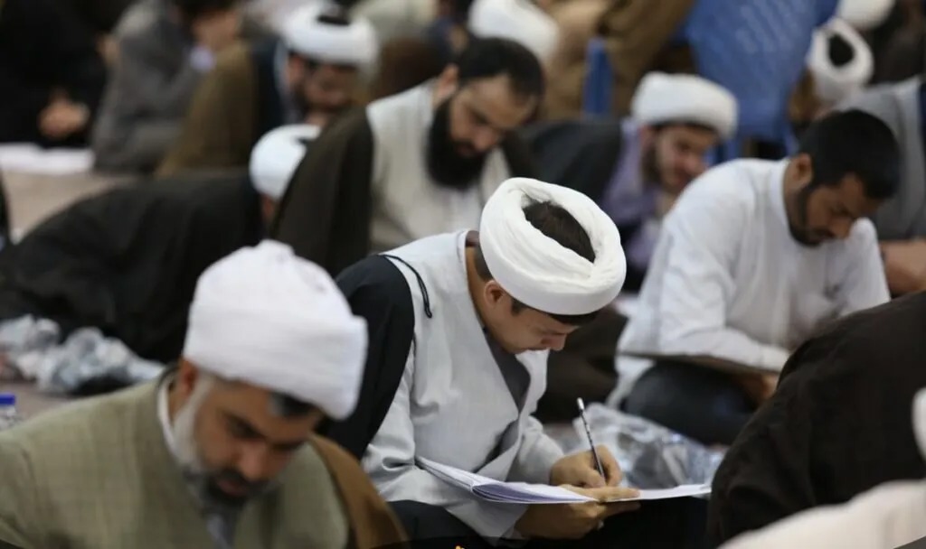 بررسی مشکل عدم حضور در آزمون ورودی حوزه علمیه از طریق مدیریت استانی