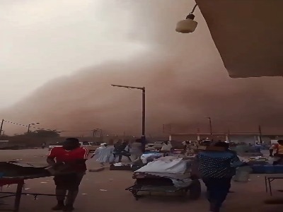 تصاویر آخرالزمانی از طوفان شن در الجزایر؛ وقتی روز تبدیل به شب شد