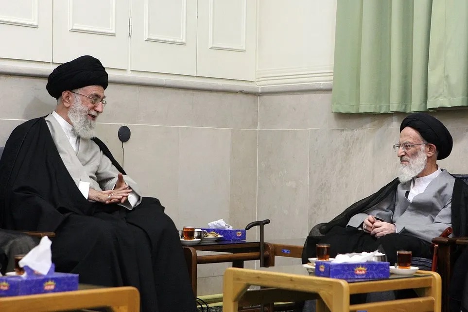 «استاد بزرگ و محقق بنام حوزه»؛ تمجید رهبر شهید انقلاب از جایگاه علمی آیت‌الله شبیری زنجانی