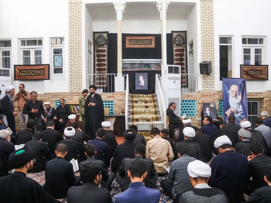 مراسم وداع با پیکر آیت‌الله شبیری زنجانی در قم برگزار شد