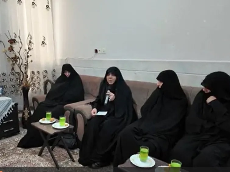 دیدار مدیر جامعه الزهرا با خانواده شهید قربانی