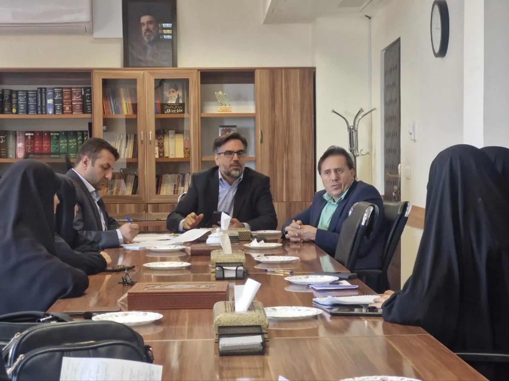 بررسی مطالبات بانوان فعال در حوزه عفاف و حجاب در دیدار با دادستان چهارمحال و بختیاری