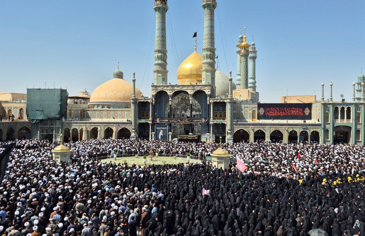 اقامه نماز بر پیکر آیت‌الله شبیری زنجانی به امامت آیت‌الله سبحانی
