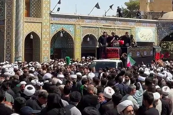 آخرین طواف آیت الله شبیری زنجانی گرد ضریح بانوی کرامت