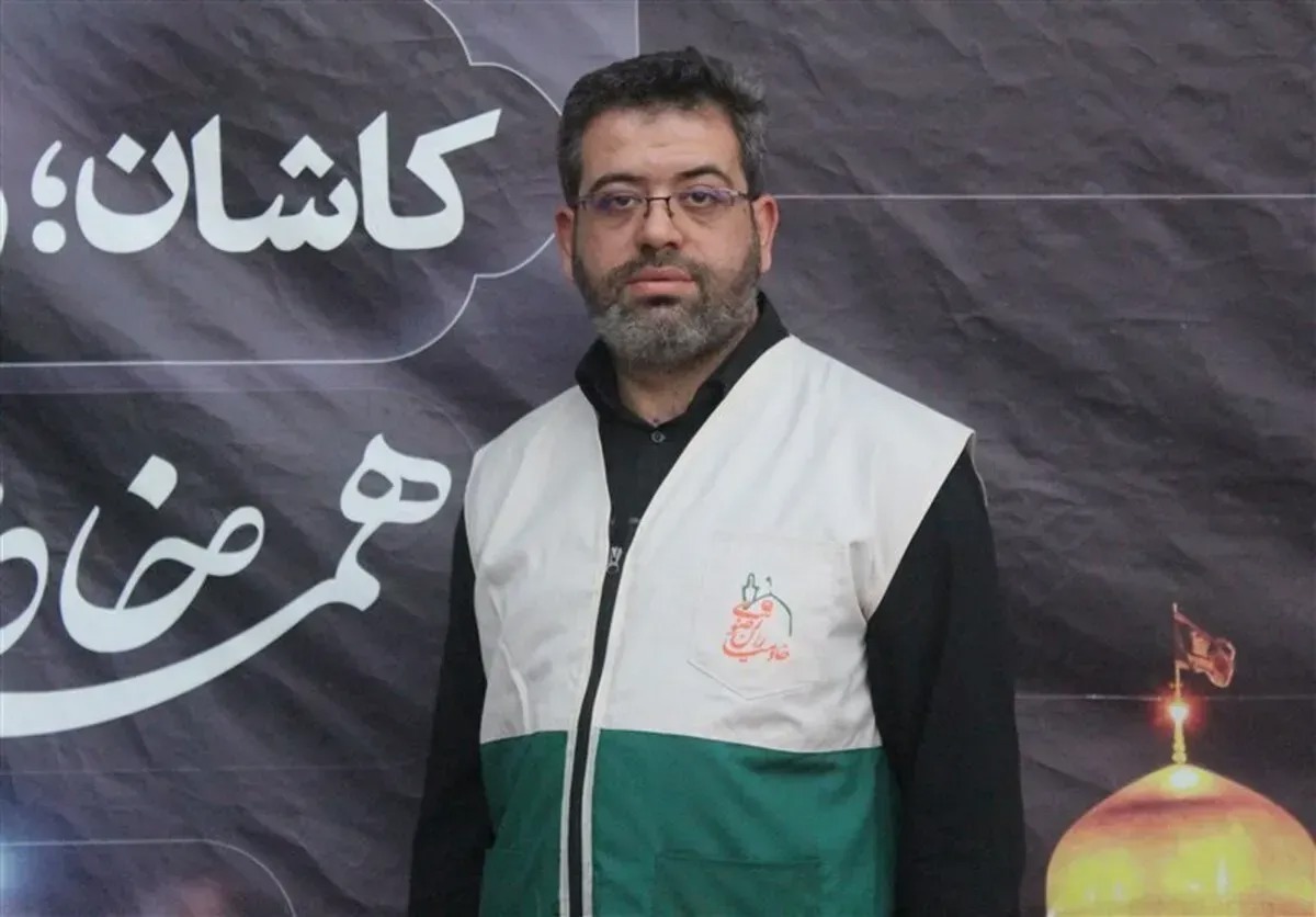 حمایت از دانش‌آموزان خانواده‌های عزتمند با توزیع بیش از ۴۰۰ بسته نوشت‌افزار در کاشان