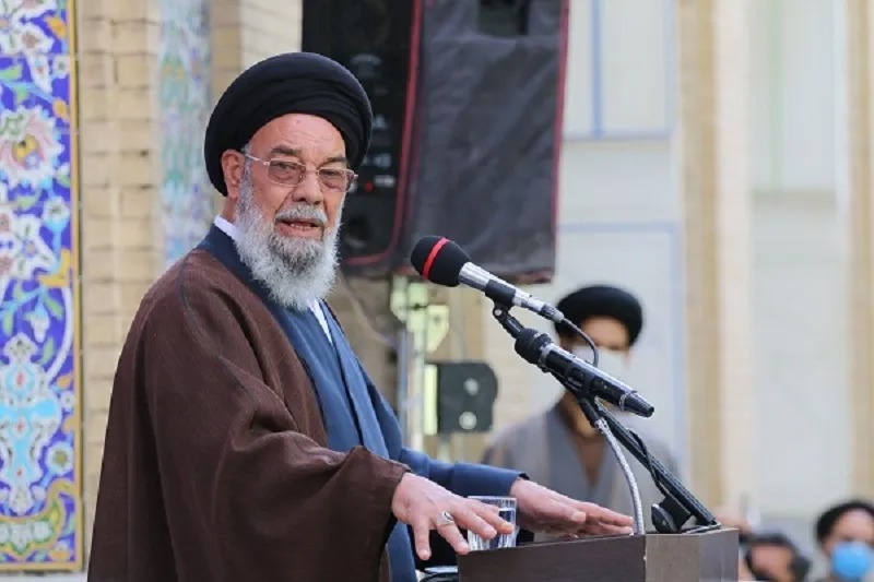 طلبه باید همواره در مسیر رشد علمی و اخلاقی حرکت کند