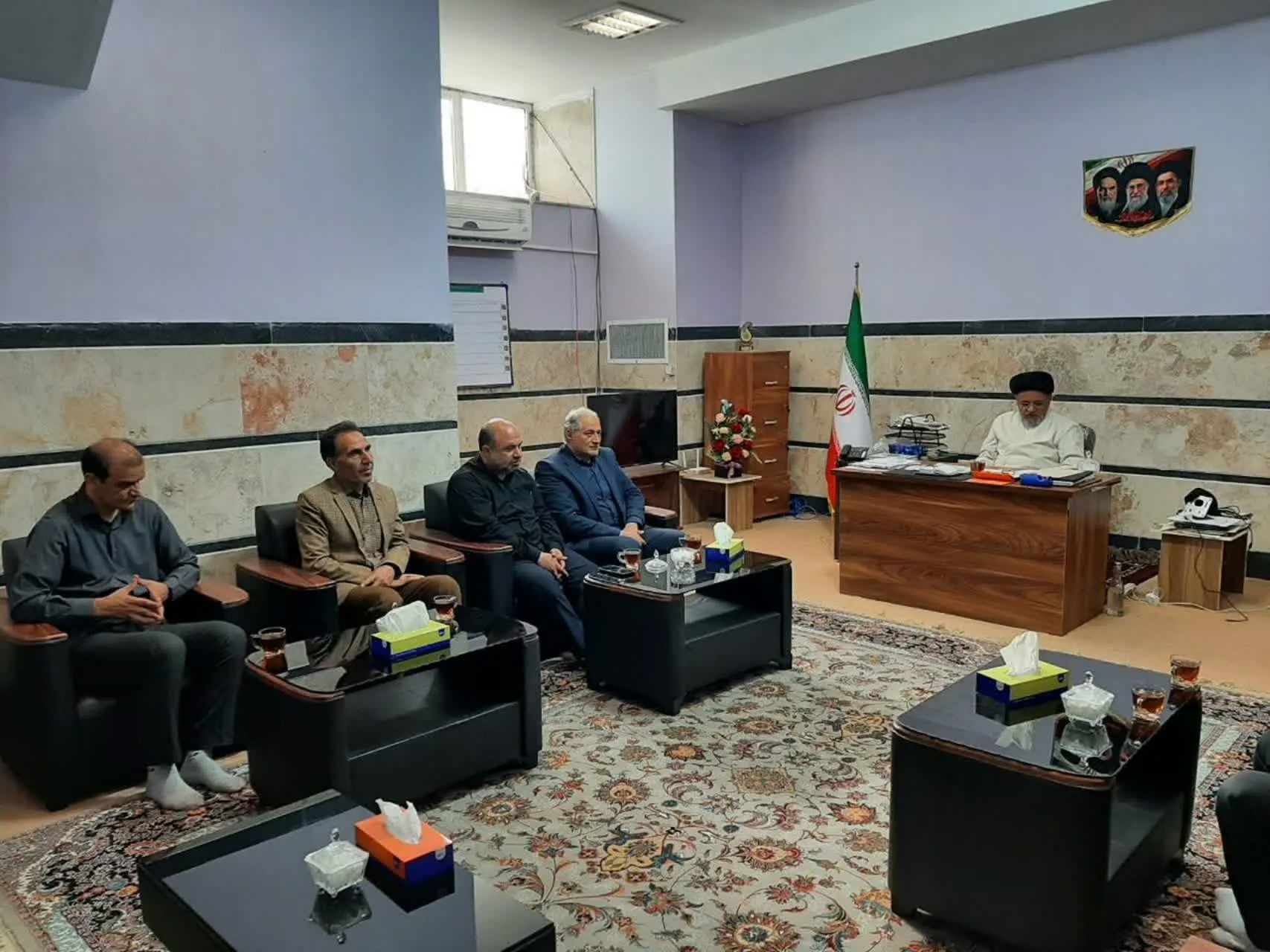 اساتید دانشگاه در خط مقدم جهاد تبیین قرار دارند