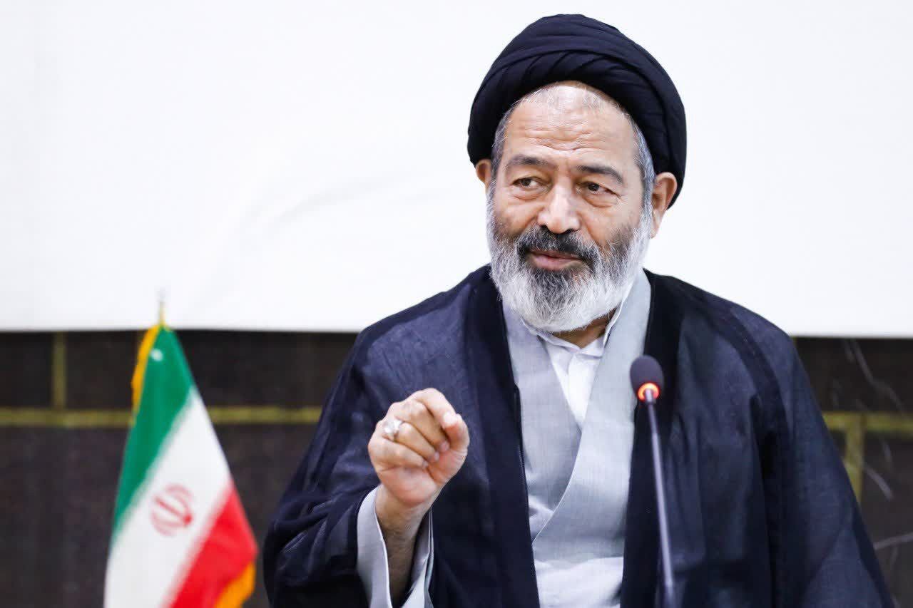 نواب: آیت‌الله شبیری زنجانی بر پیوند علم و معنویت تأکید داشت