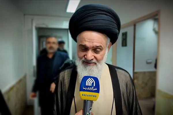 تأکید بر بررسی و تدریس روش اجتهادی آیت‌الله شبیری زنجانی در حوزه