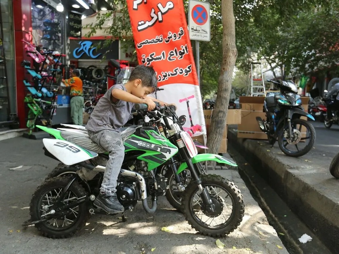 بازی مرگ در پیچ خیابان‌های تهران؛ «مامان! من هم موتور می‌خواهم»