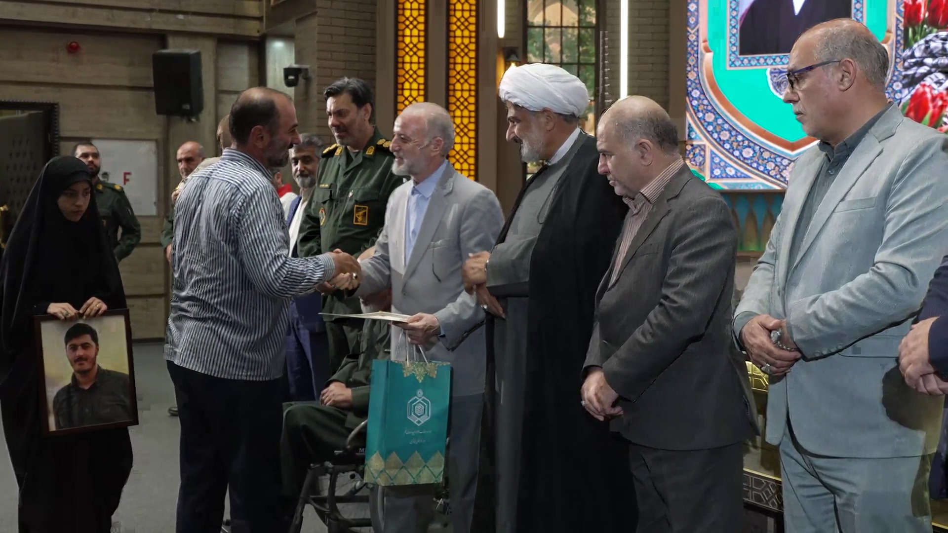 همایش بصیرتی «جهاد تبیین» و تجلیل از خانواده شهدا در قم