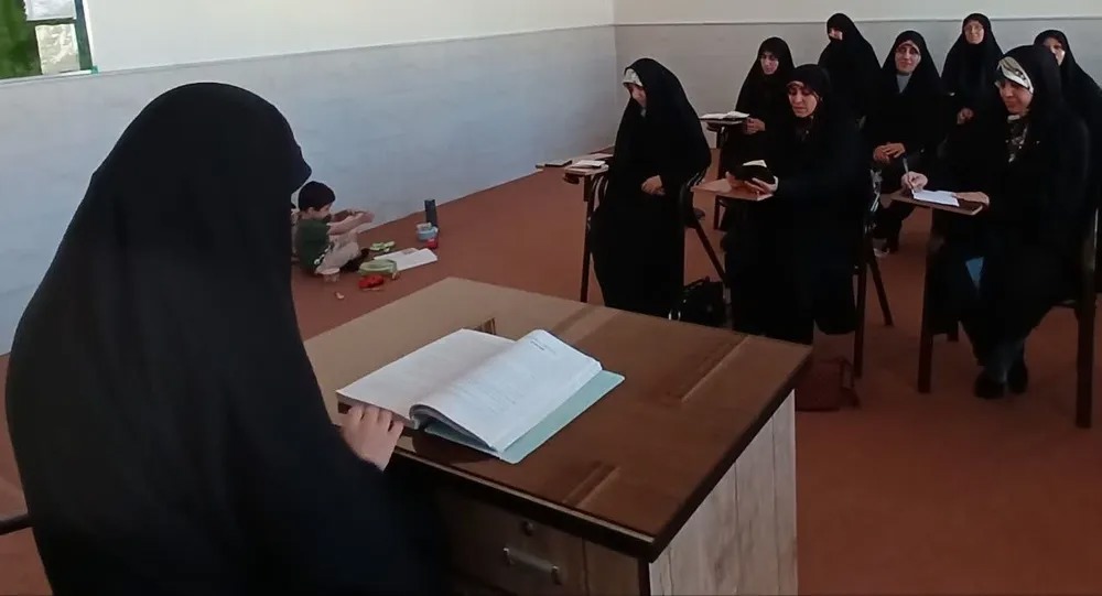 آغاز دوره تخصصی تدبر در قرآن ویژه طلاب سطوح عالیه حوزه علمیه خواهران سمنان