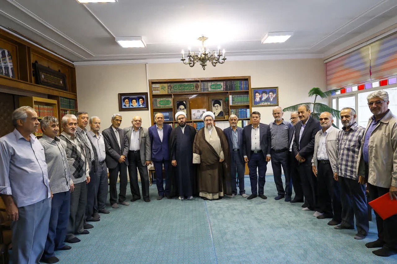 دیدار اعضای کانون سنگرسازان بی‌سنگر با نماینده ولی‌فقیه در آذربایجان‌ شرقی