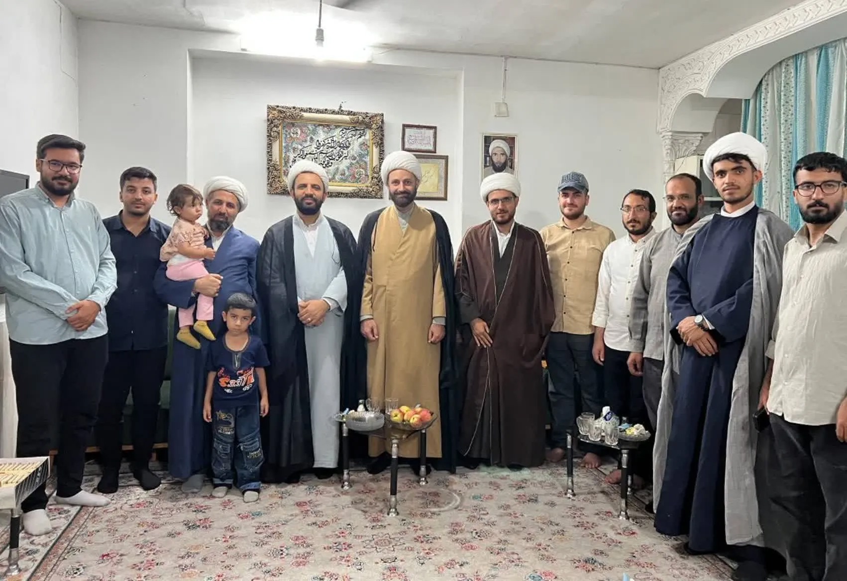 دیدار جمعی از طلاب شیراز با خانواده روحانی شهید منصور بامداد