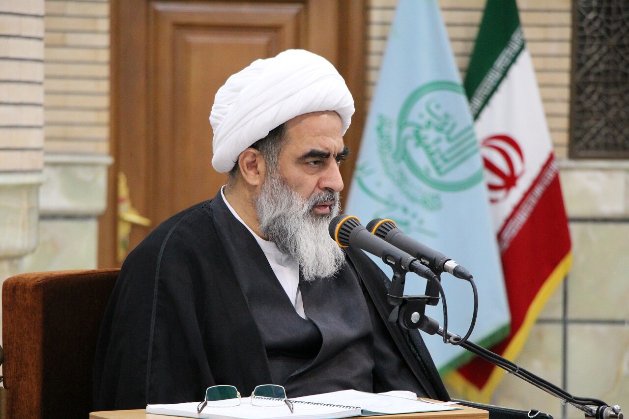آیت‌الله فاضل لنکرانی: از طرح هرگونه مطالب تفرقه افکنانه در تجمعات شبانه خودداری گردد