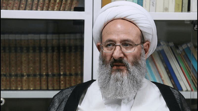 حوزه‌های علمیه باید سیره‌ی تقوامدارانه و زاهدانه علمای سلف را الگوی خویش قرار دهند/حضور در میدان و خیابان، حرکت در مسیر الهی است