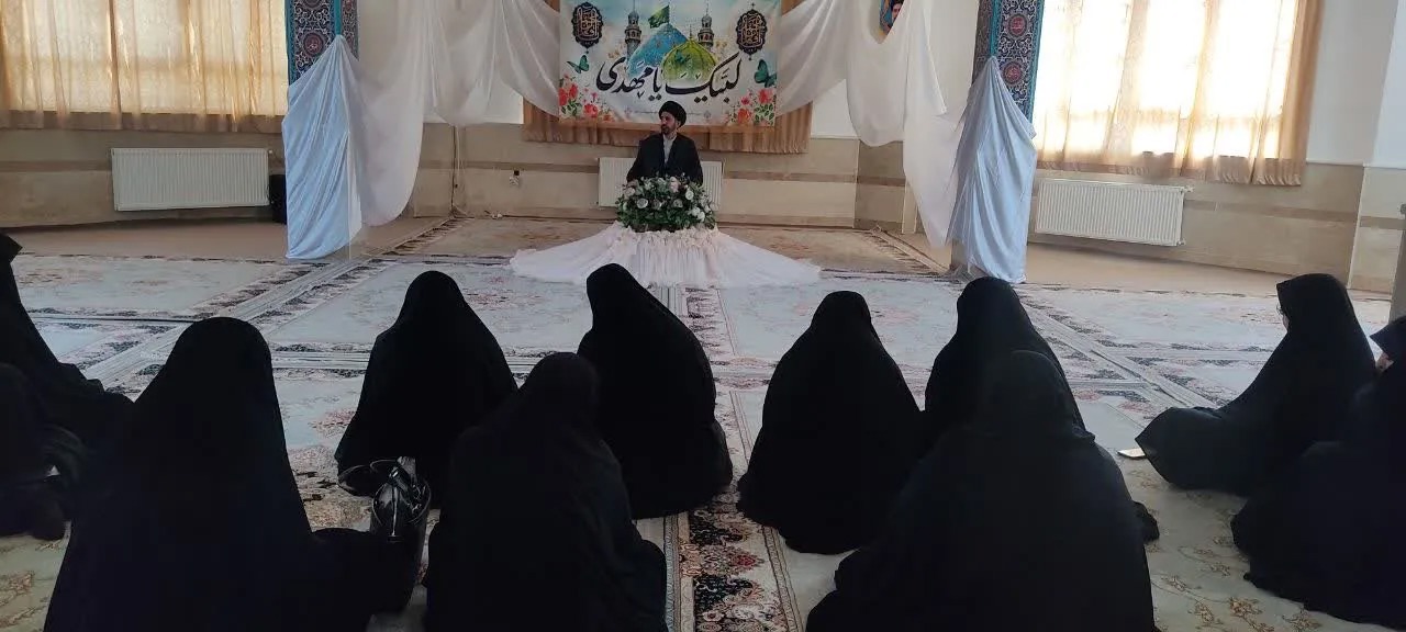 گرامیداشت هفته دفاع مقدس در مدرسه علمیه الزهراءشبستر