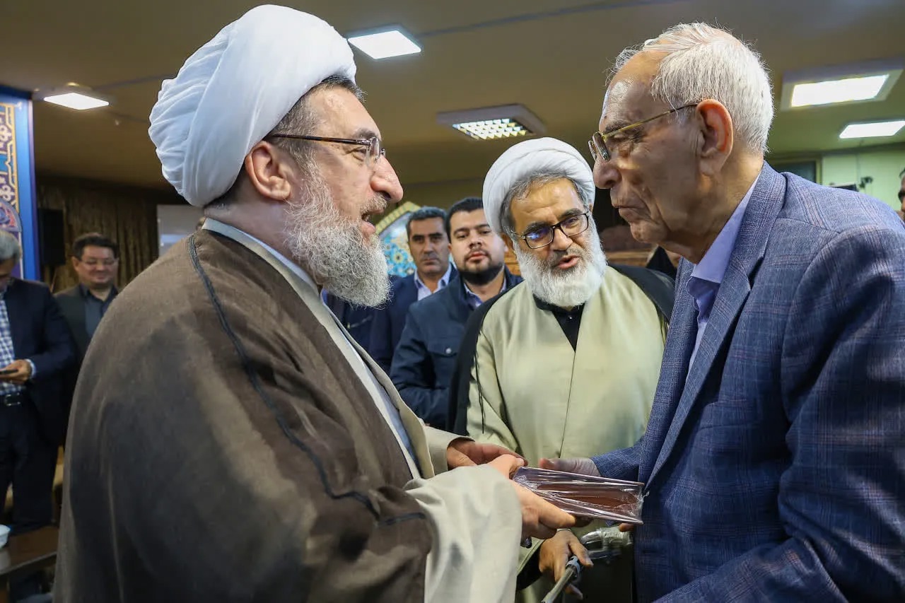 تجلیل امام جمعه تبریز از حاج کریم مردانی‌آذر، خیر نام‌آشنای سلامت