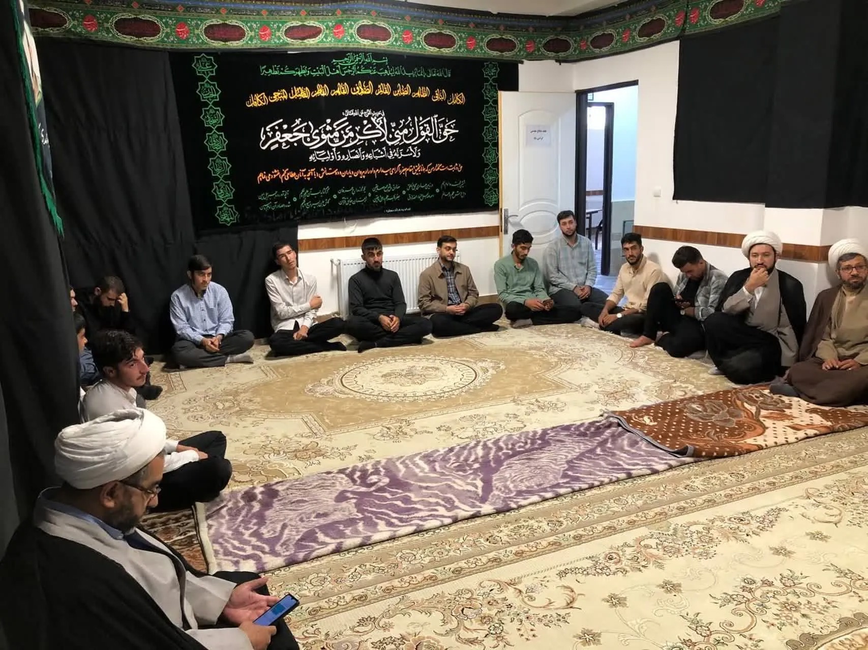 تجلیل از حماسه‌آفرینان دفاع مقدس در پایگاه طلاب و روحانیون شهرستان اهر