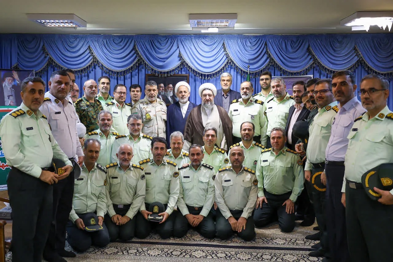 دیدار فرماندهان نیروی انتظامی آذربایجان شرقی با نماینده ولی‌فقیه در استان+ تصاویر