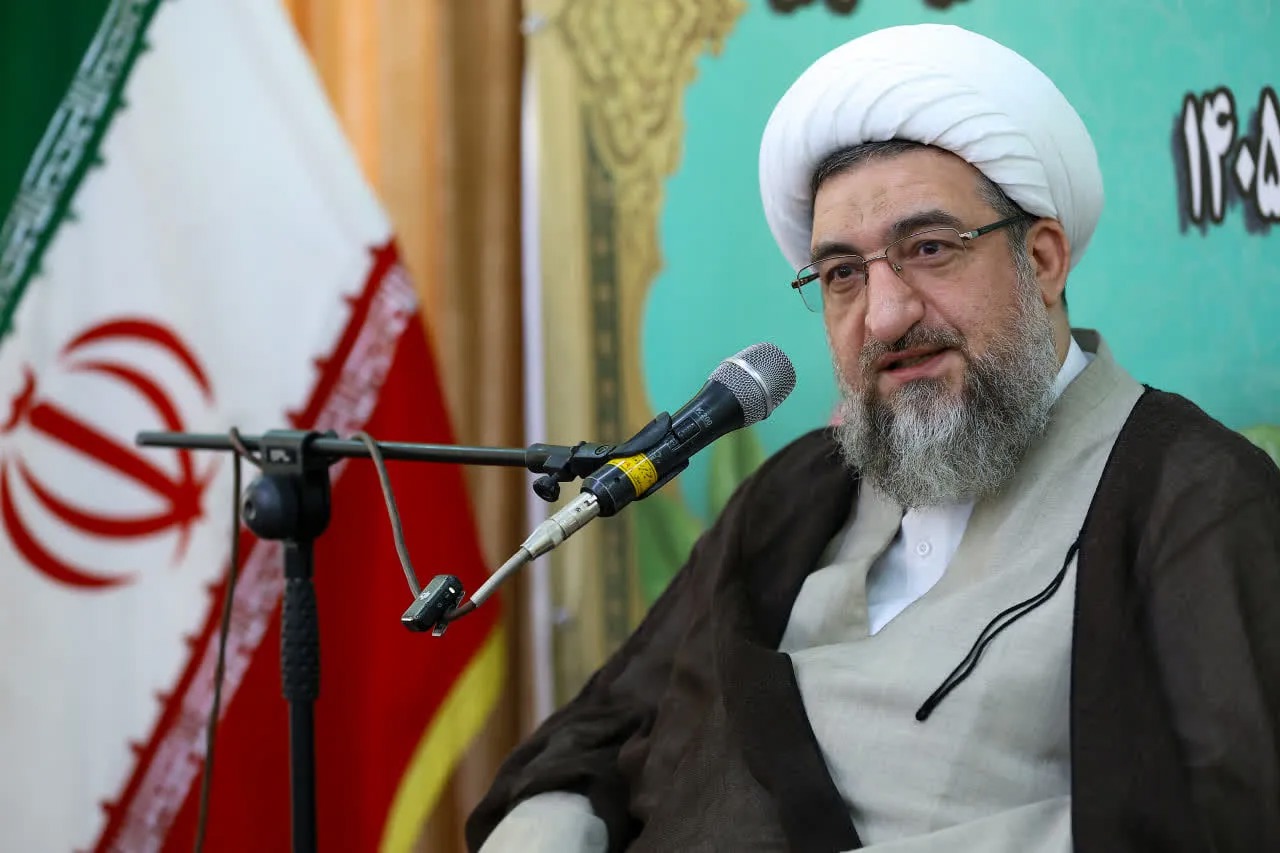 حوزه نباید سنگر علم و تربیت را تعطیل کند